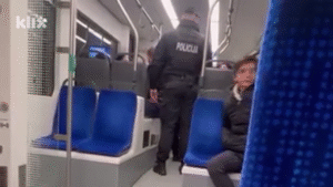 Policija zaustavila tramvaj u Sarajevu zbog putnice sa psom