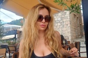 NIJE ZA ONE SLABIJEG SRCA: Lidija Bačić objavila nove vruće fotke u minijaturnom kupaćem kostimu (FOTO)