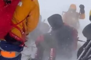 Srpski planinari za dlaku izbjegli tragediju na Elbrusu: Jedna odluka spasila osam života