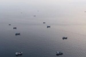 Mjesecima stoje u Perzijskom zaljevu, kad krenu, nastat će haos: Šta se nakupilo na dnu 1500 brodova