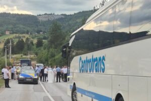 Tuča više osoba blokirala saobraćaj na putu Sarajevo–Sokolac, policija na nogama