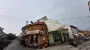 Snažno nevrijeme pogodilo Bugojno i Donji Vakuf: Grad uništavao usjeve, vjetar nosio krovove