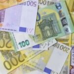 Neko će plivati u bazenu, a oni u parama! 3 znaka će u augustu biti puni keša!