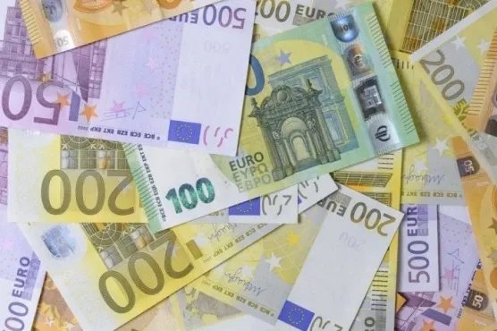 Neko će plivati u bazenu, a oni u parama! 3 znaka će u augustu biti puni keša!