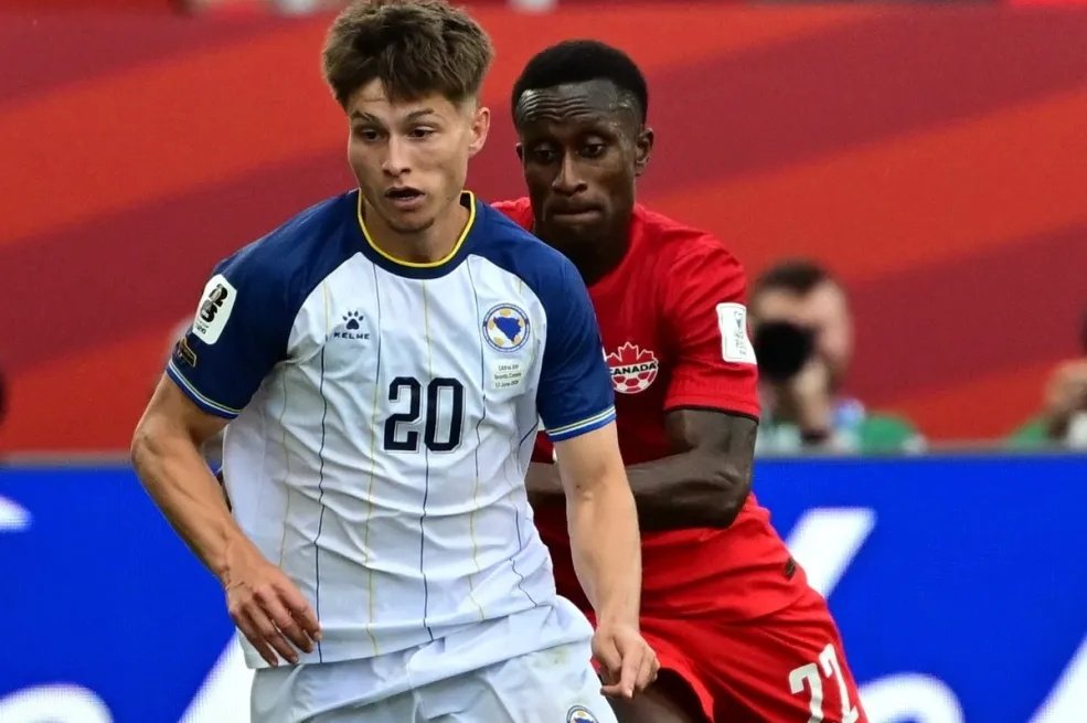 PSV Bajraktarevića drži na klupi, a sad slijedi transfer karijere? Omiljeni Zmaj u centru pažnje