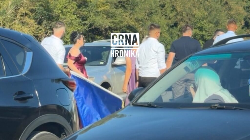 HAOS U ZVORNIKU: Vozaču iz Srbije smetala zastava BiH pa nasrnuo na svadbenu kolonu