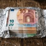 Ljudi sve češće umotavaju novac u aluminijsku foliju i za to imaju veoma dobar razlog