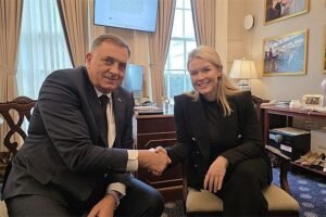 Dodik se ponosno slikao s njom: Ko je glasnogovornica Bijele kuće koja iznenada napušta funkciju?