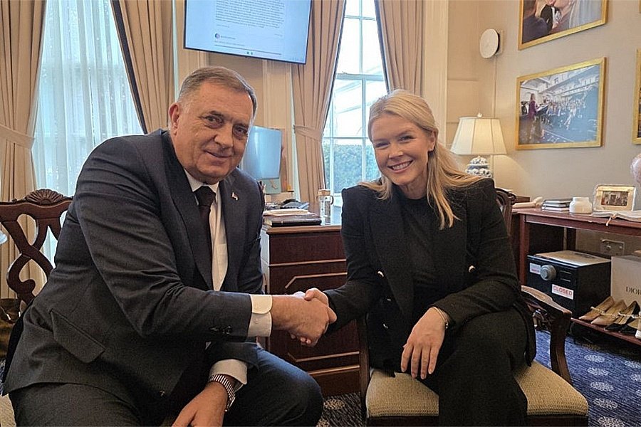 Dodik se ponosno slikao s njom: Ko je glasnogovornica Bijele kuće koja iznenada napušta funkciju?