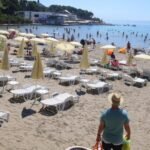 SLIKAO NATPIS NA PLAŽI I IZAZVAO BURU: "100 eura za ovo? Baš su pretjerali"