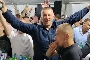 Prizori iz Bratunca: Nacionalističke pjesme odjekivale na vašaru