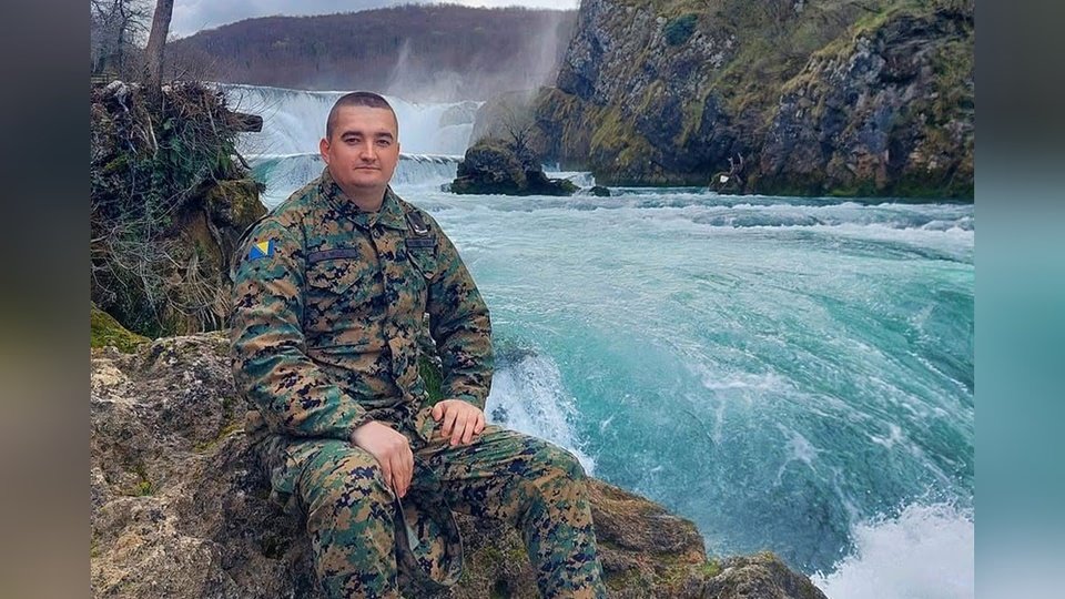 Heroj iz Živinica: Pripadnik OS BiH spasio majku i bebu iz auta