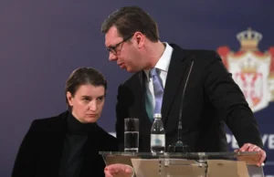 Vučić predao Ani Brnabić predsedničku dužnost uz – buket ruža (VIDEO)