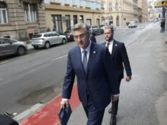 ŠTO SE DOGAĐA S PLENKOVIĆEM? Premijer počeo popuštati zahtjevima kojima se ranije protivio, otkriveno što se promijenilo!