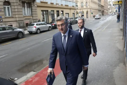ŠTO SE DOGAĐA S PLENKOVIĆEM? Premijer počeo popuštati zahtjevima kojima se ranije protivio, otkriveno što se promijenilo!